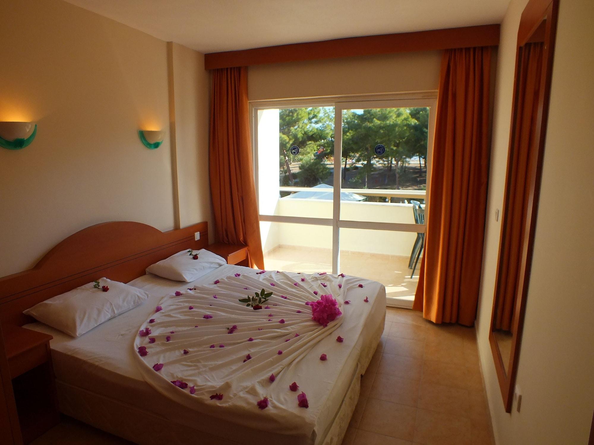 Tuntas Family Suites Kusadasi Luaran gambar